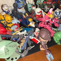お渡し先決まりました。SDガンダム　小さいプラモデル　と部品多数　難ありの画像