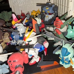 お渡し先決まりました。SDガンダム　小さいプラモデル　と部品多数　難ありの画像