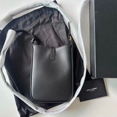 SAINT LAURENT ブラックショルダーバッグの画像