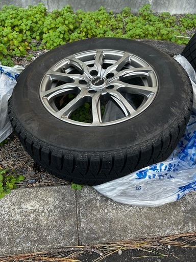 ブリヂストン　アイスパートナー2 2022年製　215/65R16 溝深！ 