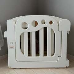 BuKO ベビーサークル ホワイト 取り付けパーツ付きの画像