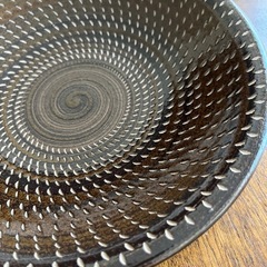 【新品未使用】やちむん 育陶園 ７寸皿（一色飛カンナ）陶器の画像