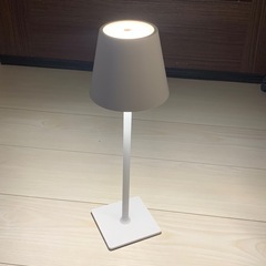 新品30分だけ使用　タッチ式デスクライト　明るい　の画像