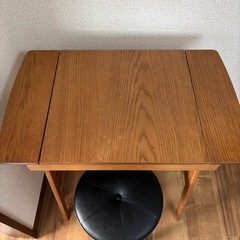 ドレッサーとスツールの画像