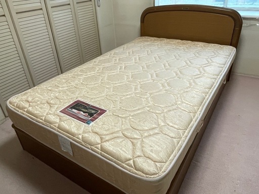 シモンズ　セミダブルマットレスとフレームのセット