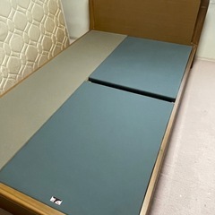 シモンズ　セミダブルマットレスとフレームのセットの画像