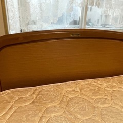 シモンズ　セミダブルマットレスとフレームのセットの画像