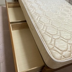 シモンズ　セミダブルマットレスとフレームのセットの画像