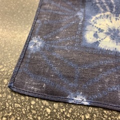 M2511-137 絞り染め ハンカチ ブルー 未使用品　の画像