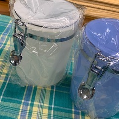 美原店 未使用 プラスチック製 キャニスター 2個セット 保存容器　シュガーポットの画像