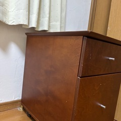アンティーク風　デスク下　チェストの画像