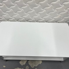 【🤩オフィスにも‼️】ホワイトテーブルの画像