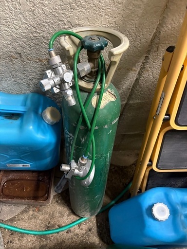 空瓶　炭酸ボンベ　アサヒ