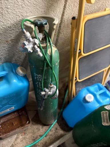 空瓶　炭酸ボンベ　アサヒ　