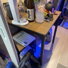 机、椅子の画像