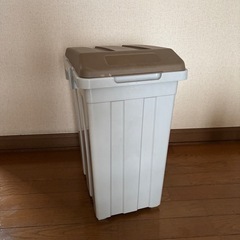 ゴミ箱の画像