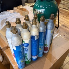 ソーダストリームボンベ ９本＋ミドボン＋充填用アタッチメントの画像