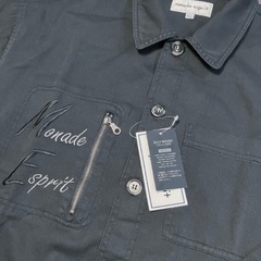 新品未使用タグ付きMonade Esprit ブラックシャツLL バックプリント　ジッパーポケットの画像