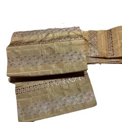 黄土色　キラキラした古典柄　名古屋帯の画像