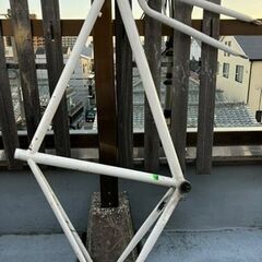 ホワイトロードバイクフレーム（フォークは使用不可）の画像