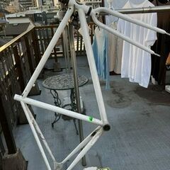 ホワイトロードバイクフレーム（フォークは使用不可）の画像