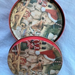 テディベアの缶入りコースター（裏側はコルク材）の画像