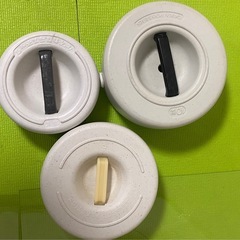 プラスチック製漬物石３個セット＝20kg（丸型10kg、6kg、4kg）の画像