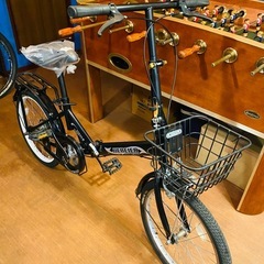 ネット専門で売られてる折りたたみ自転車です。美品。防犯登録も込みの料金なので、購入後、自転車屋さんに登録しに行く手間なく乗れますよ！の画像