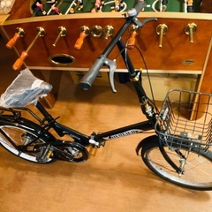 ネット専門で売られてる折りたたみ自転車です。美品。防犯登録も込みの料金なので、購入後、自転車屋さんに登録しに行く手間なく乗れますよ！の画像