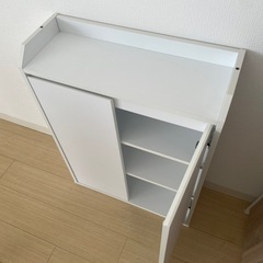 カウンター下収納の画像