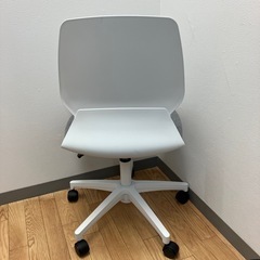 🉐美品　ニトリ　昇降チェア🉐ワークチェア　椅子　イス　回転　背もたれ　キャスター付　ホワイト　おしゃれ　シンプルの画像
