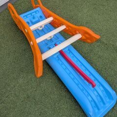 子供遊具すべり台　トイザらスの画像