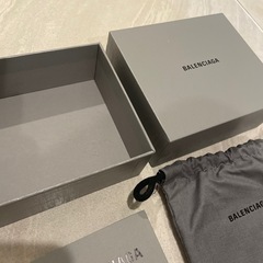 バレンシアガ　空箱、布袋の画像