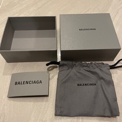 バレンシアガ　空箱、布袋の画像