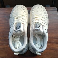 新品 23cm レディース スニーカー ホワイト シューズ 靴 カジュアル 識別番号:(944-Z)の画像