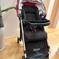 買い物カゴも乗せられるベビーカーの画像