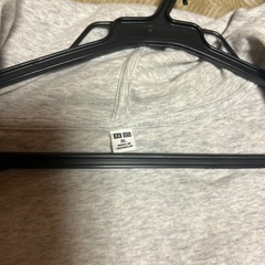 ユニクロ指あきパーカーの画像