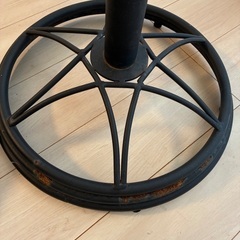 ガーデンテーブル・チェア・パラソルセットの画像