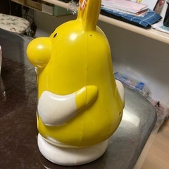 この商品は、トヨタのミニバン「イプサム」のキャラクター「イプー」の目覚まし時計です。の画像