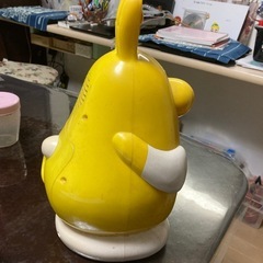 この商品は、トヨタのミニバン「イプサム」のキャラクター「イプー」の目覚まし時計です。の画像