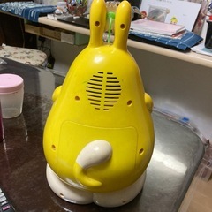 この商品は、トヨタのミニバン「イプサム」のキャラクター「イプー」の目覚まし時計です。の画像