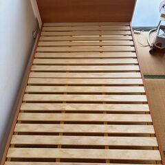 【リユースショップスパークル】シングルベッドフレーム　No.109　木製　ライトブラウン　すのこタイプ　配送設置可能♪の画像