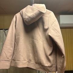 フード付きパーカーの画像