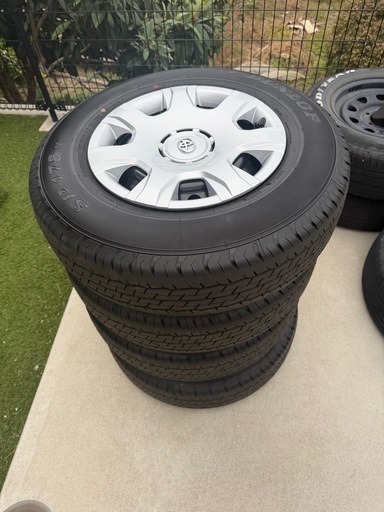 新車取り外しハイエース　純正タイヤ