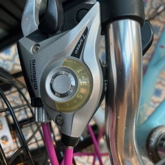 【中古】オシャレでかわいいカゴ付き自転車（クロスバイク）　通勤・通学・サイクリング・買い物に最適　防犯登録抹消済み　すぐ乗れます　適正身長160センチ以上　室内保管の画像