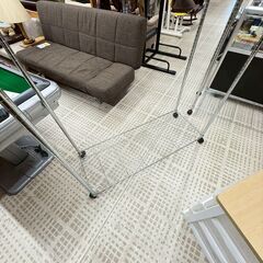 メタルラック ハンガーラック付き 3段 収納家具の画像