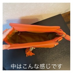 タッセル付きショルダーバック　オレンジの画像