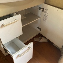 至急❗️11/10建物ごと解体！洗面台・トイレ・カーテンレール・ふすま・障子・カーペット　他　　の画像