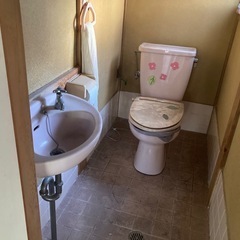 至急❗️11/10建物ごと解体！洗面台・トイレ・カーテンレール・ふすま・障子・カーペット　他　　の画像