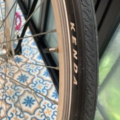 【中古】オシャレでかわいいカゴ付き自転車（クロスバイク）　通勤・通学・サイクリング・買い物に最適　防犯登録抹消済み　すぐ乗れます　適正身長160センチ以上　室内保管の画像